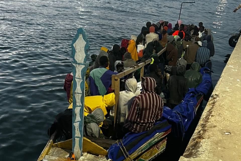 موريتانيا تنقذ 141 مهاجراً غير نظامي قادمين من غامبيا وتقدم الرعاية الصحية للحالات الحرجة